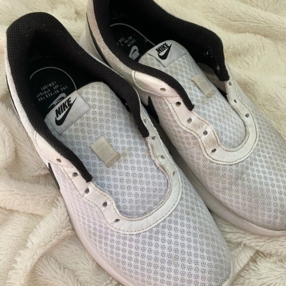 Nike Roshe One sneakers size 7.5 white black athletic shoes - Picture 3 of 7